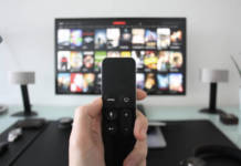 Gdzie oglądać telewizję online? Darmowe i płatne platformy