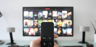 Gdzie oglądać telewizję online? Darmowe i płatne platformy